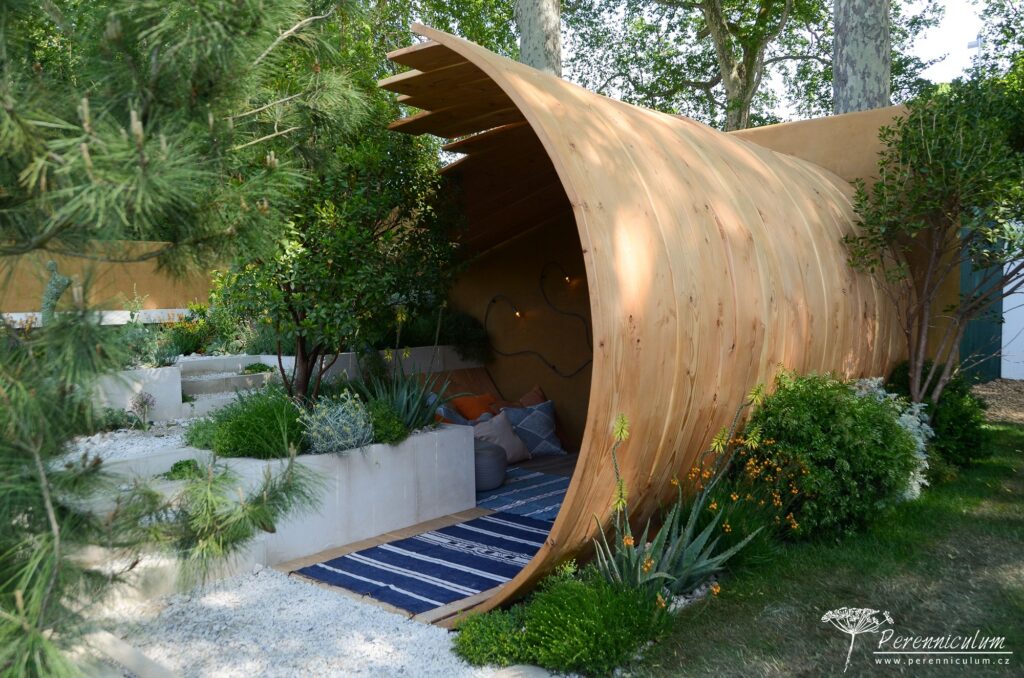 RHS Chelsea Flower Show 2019 28 The Dubai Majlis Garden, Thomas Hoblyn