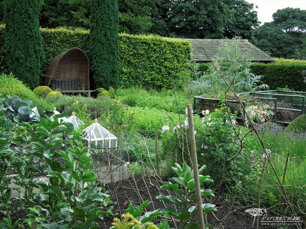 Mala zahrada tisice prekvapeni York Gate 08