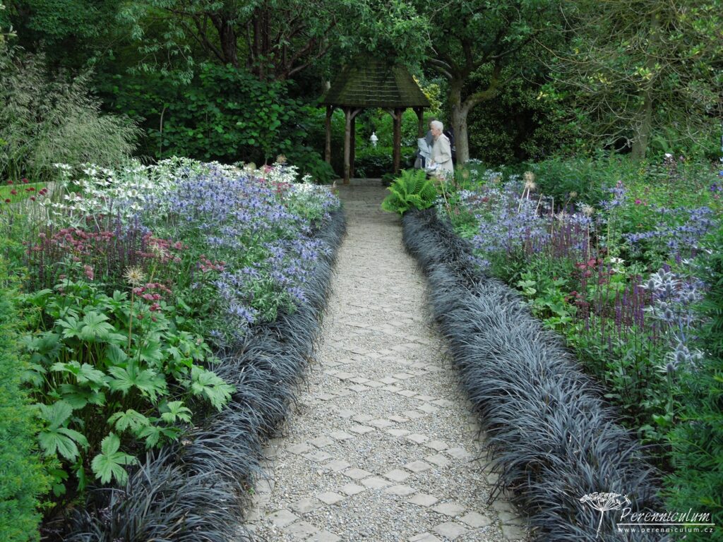 Mala zahrada tisice prekvapeni York Gate 13
