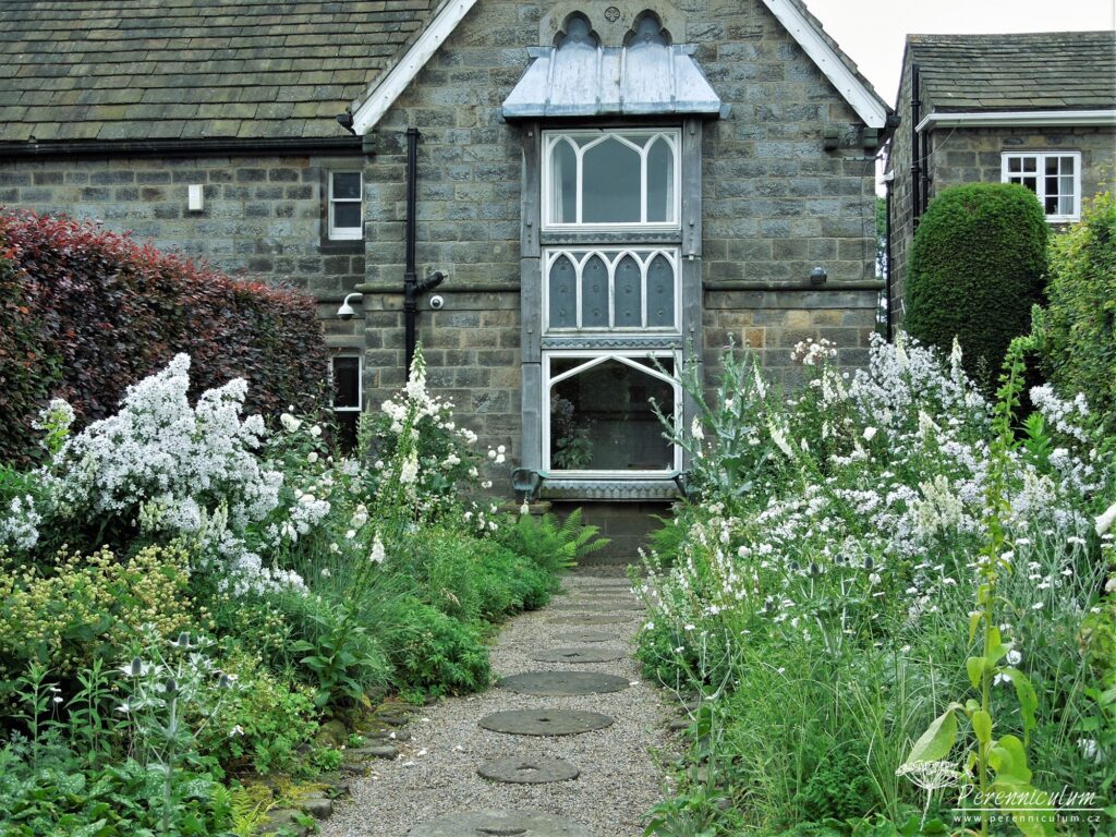 Mala zahrada tisice prekvapeni York Gate 30